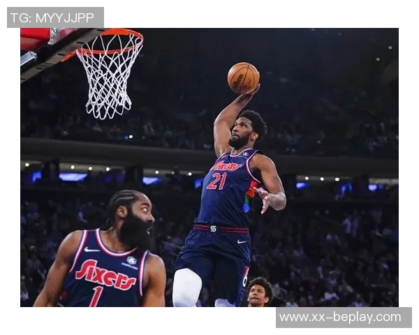 字母哥半场火力全开18分罚球命中率高暴扣两次震撼全场